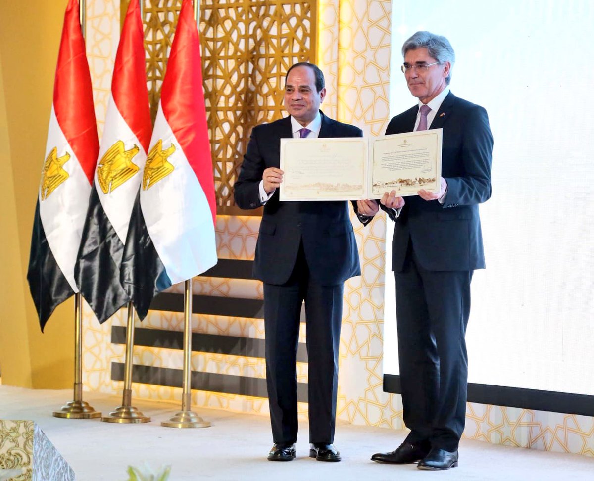 JoeKaeser's tweet photo. 3 years ago we made a promise to provide #energy for over 40 million Egyptians. Yesterday, we co-create the future with our partners. I was honored to receive this appreciation letter from the Egyptian president. #TeamSiemens, this one goes out to you! #ThePowerOfaPromise https://t.co/RkcjoqSO12
