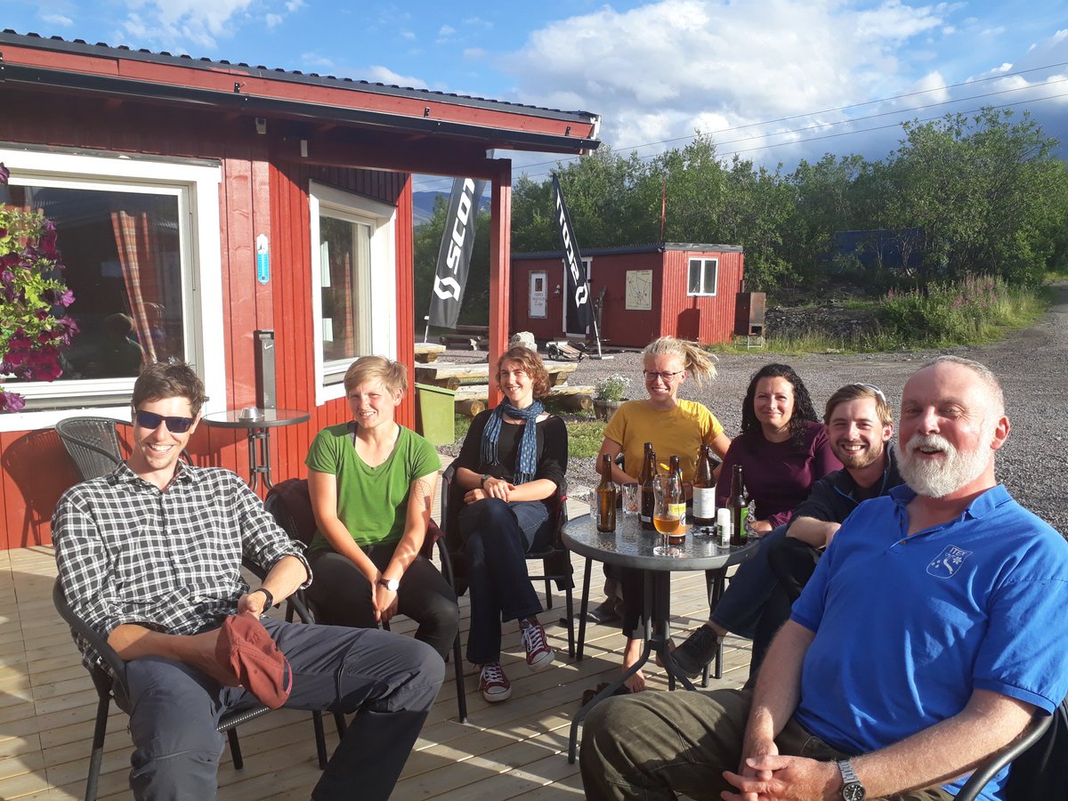 Well deserved beers at the end of a field day in the arctic with @StirUni @StirBES students #researchledteaching  #researchwithimpact #bethedifference