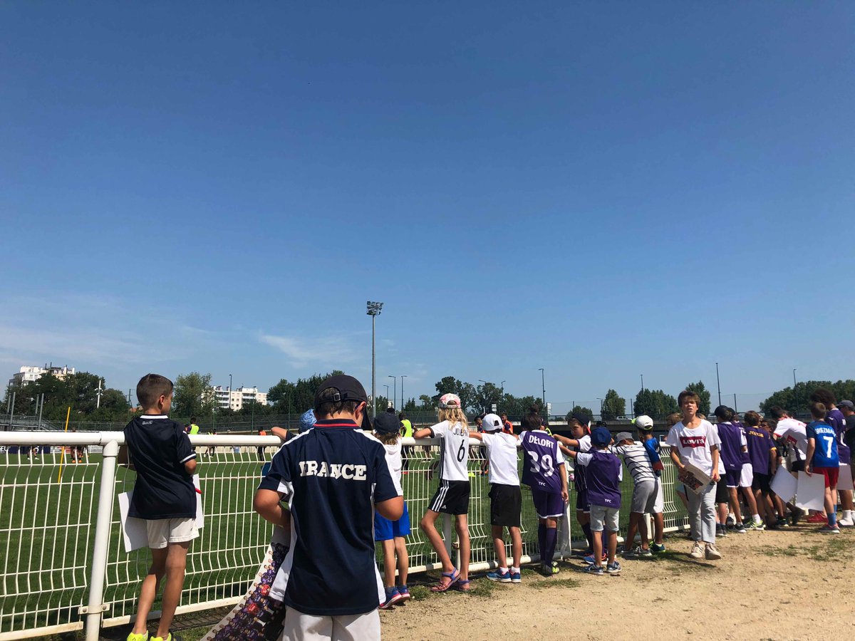 ASHersoise's tweet photo. Hier ce fut visite du stadium avec un petit coucou de la part des joueurs du TFC. L'après midi nos jeunes stagiaires on pu profiter d'un jeu organisé par les animateurs avant de retourner sur le terrain pour une séance technique. https://t.co/jkR7uOK1eX