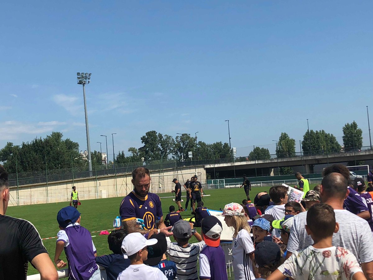 ASHersoise's tweet photo. Hier ce fut visite du stadium avec un petit coucou de la part des joueurs du TFC. L'après midi nos jeunes stagiaires on pu profiter d'un jeu organisé par les animateurs avant de retourner sur le terrain pour une séance technique. https://t.co/jkR7uOK1eX