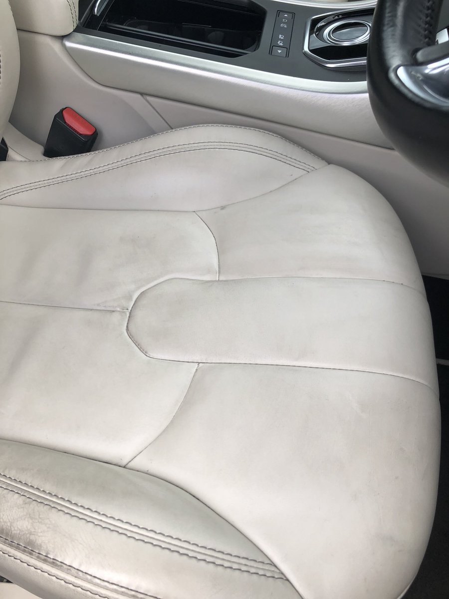 debiphillips5's tweet photo. This is the state my car was returned by Land Rover anyone else think it’s unacceptable ? And issues aren’t resolved #landrover #landroverUKPR https://t.co/p63MB2Ptlb