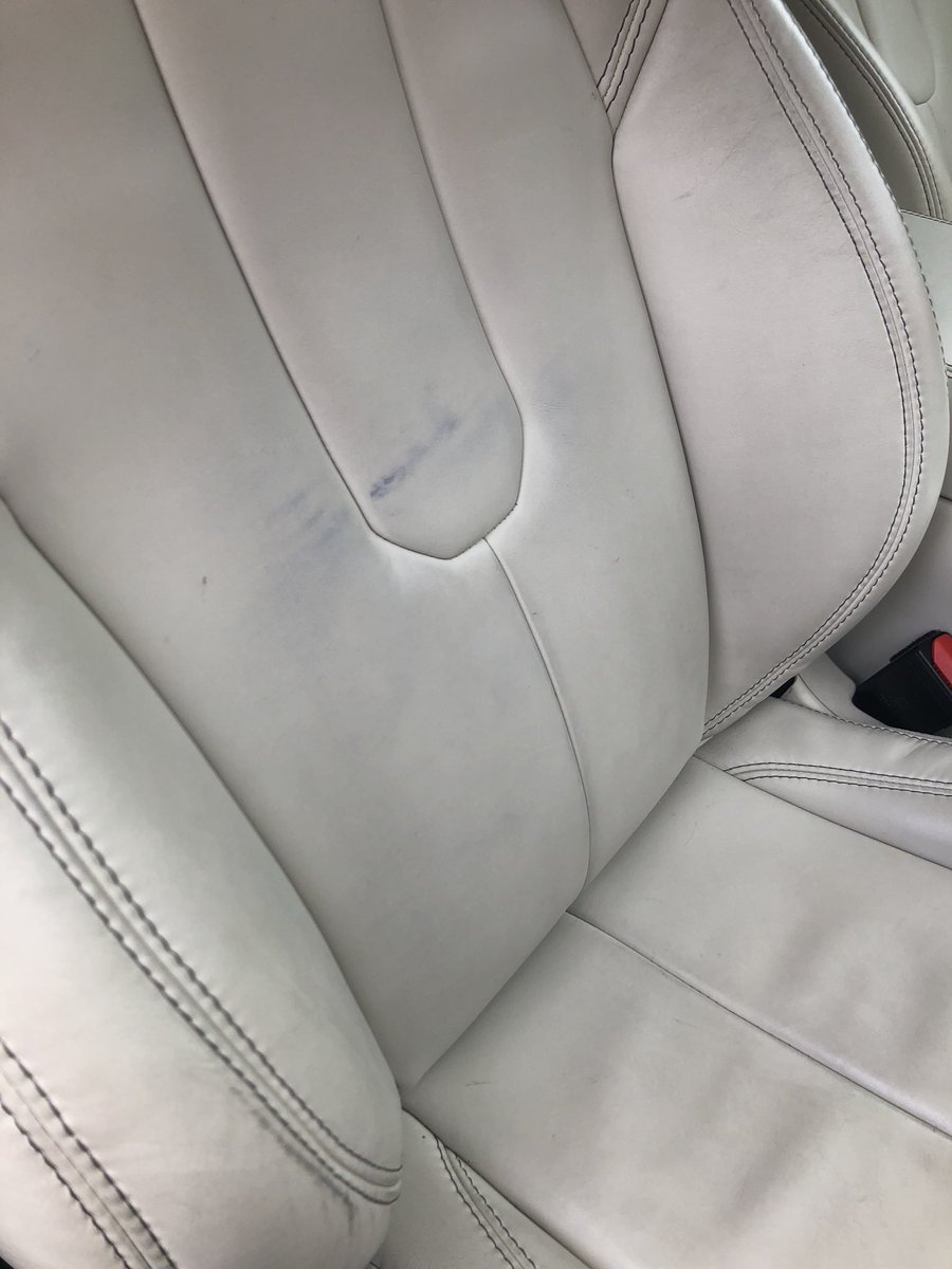debiphillips5's tweet photo. This is the state my car was returned by Land Rover anyone else think it’s unacceptable ? And issues aren’t resolved #landrover #landroverUKPR https://t.co/p63MB2Ptlb
