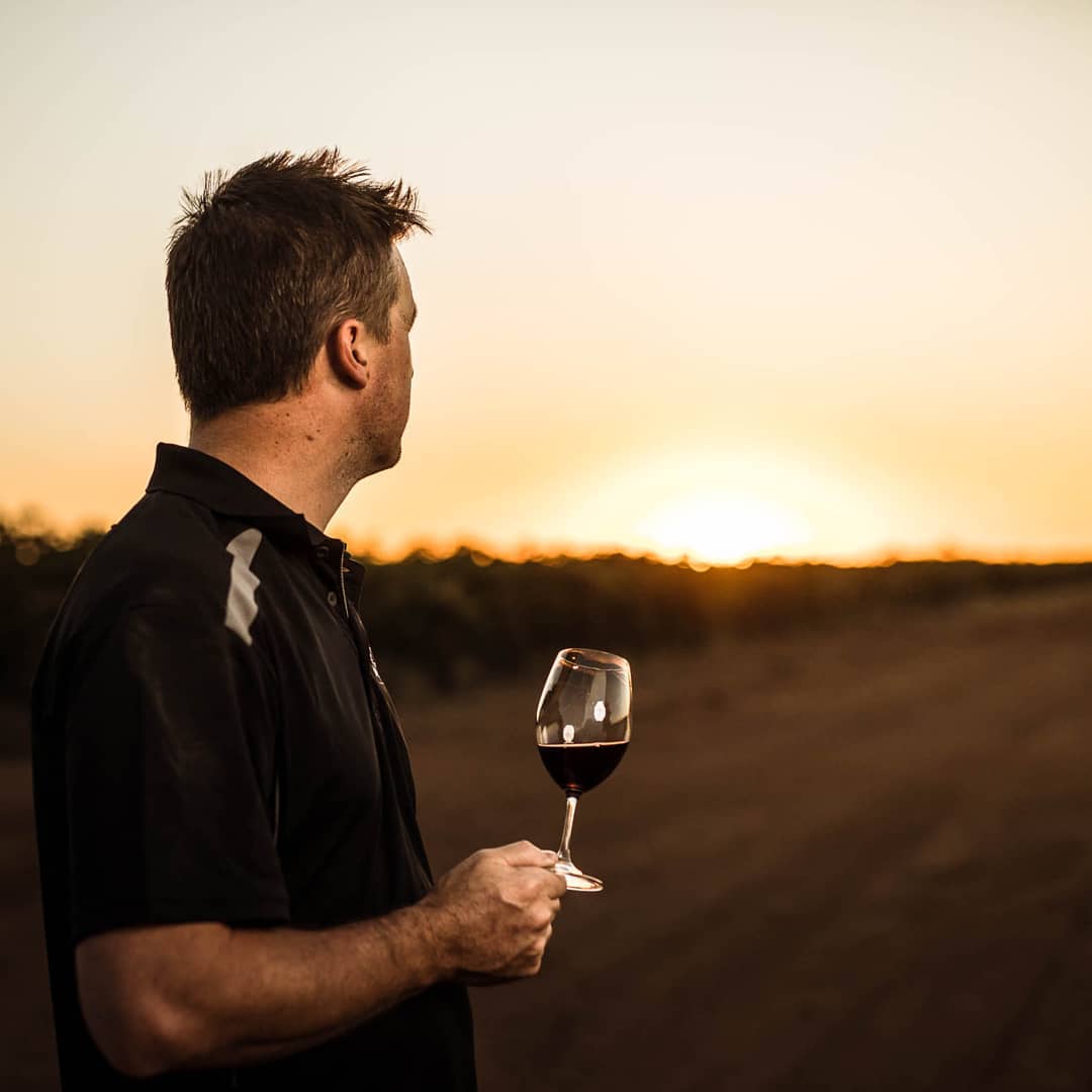 Our favourite time of the day is sunset (bonus points if a wine is in hand while viewing). Great shot by @unwinedriverina #winetime #riverinawine #McWilliamsWines