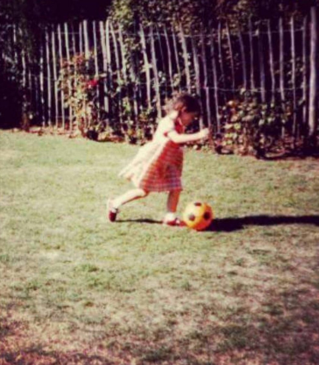 'I do it all for her playing football in a dress...'

'Built To Rise'

🙌🏾🙌🏼🙌🏿🙌🏽🙌🏻❤⚽️

#WednesdayWisdom #BuiltToRise #EngageEducateEmpower #WomenInFootball @ThlfcOfficial @SpursOfficial @NikeUK @WomeninFootball @SheCanPlayUK @ThisFanGir1 @ShelleyBBC