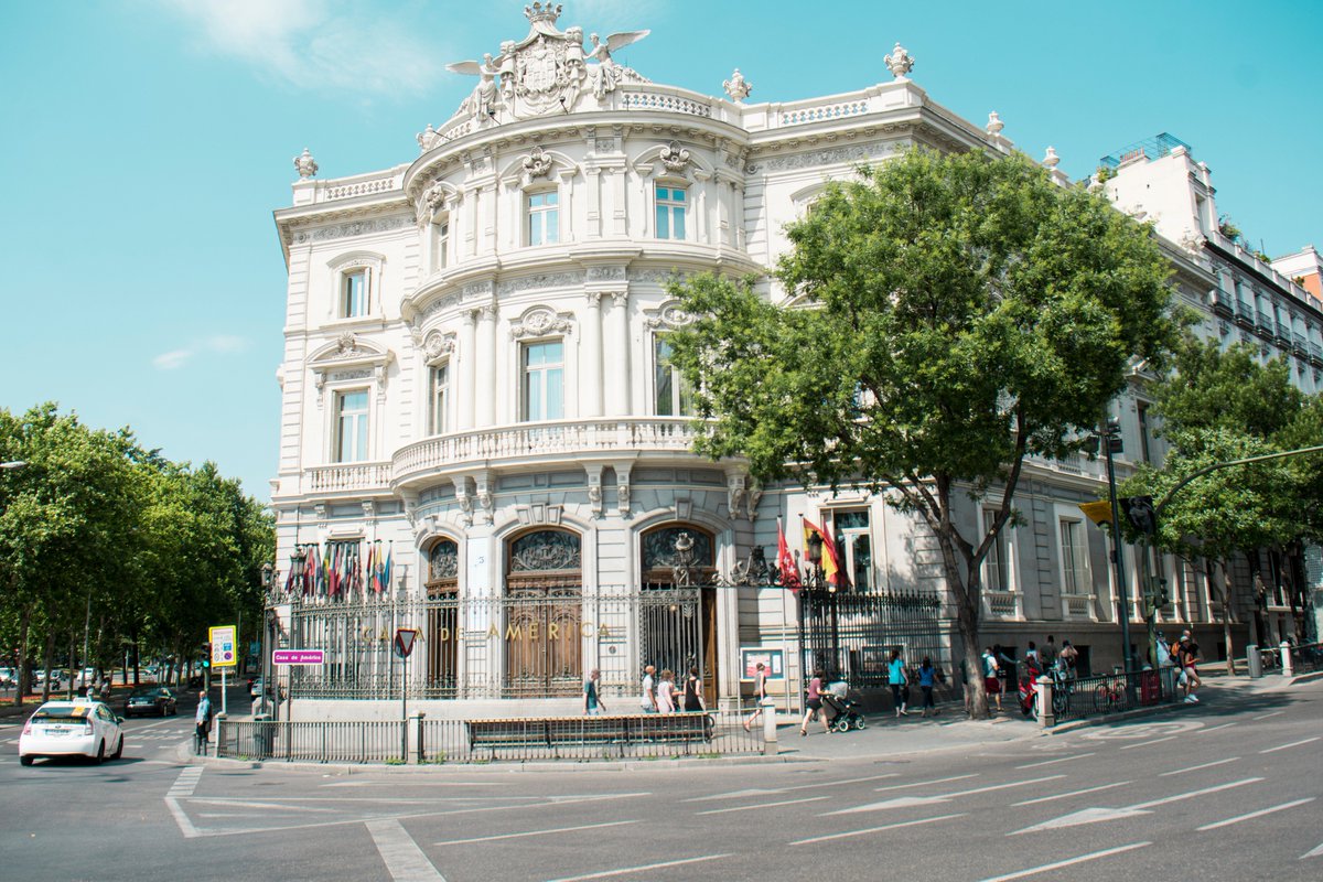 casamerica's tweet photo. Un día como hoy en 1992 se inauguraba la Casa de América de las manos de S.M. el Rey Juan Carlos I. ¡Ya cumplimos 26 años! ¿Cuándo ha sido la última vez que nos has visitado? #Madrid https://t.co/OzdNtKT8CL