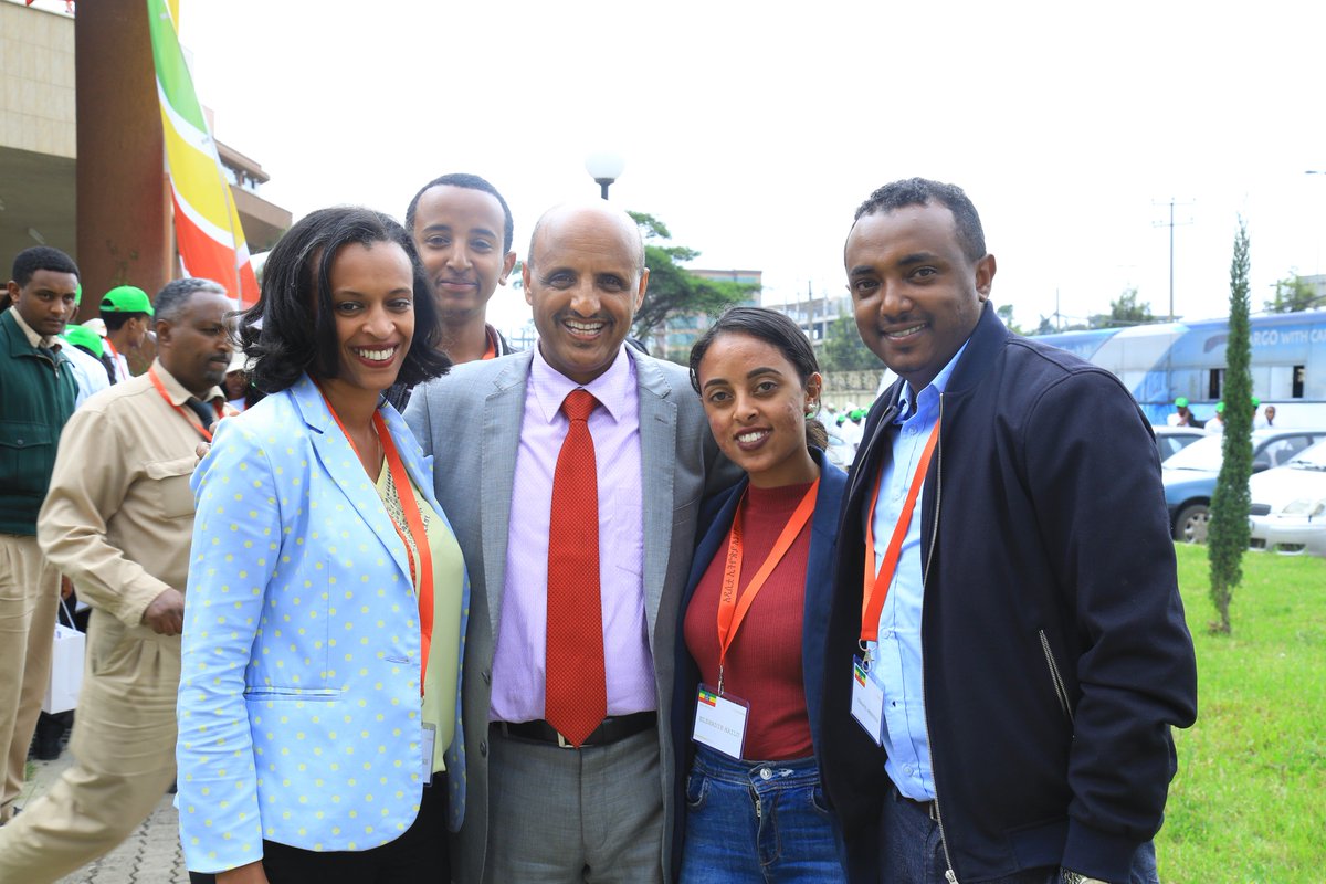 FlawlessinET's tweet image. In the last 2 days, gold medalist #students from the inaugural #MindsetProgram have visited the Parliament, @flyethiopian headquarters, and the National Palace! Inspiring to see the determination and enthusiasm of #Ethiopia's youth.  #PoweredbyFlawless #EventProfs