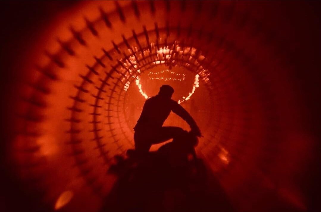 designkeesmedia's tweet photo. #Bharat BLOCKBUSTER Still: We know what this sneak peek of @BeingSalmanKhan hints at!

@aliabbaszafar @DishPatani @atulreellife @Bharat_TheFilm 

#SalmanKhan #BharatEid2019 #DishaPatani #BollywoodNews #Koimoi #Designkees https://t.co/G6ROP8ytj2