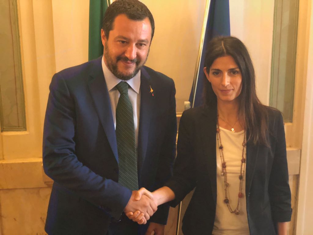 Conferenza stampa insieme al Ministro dell'Interno <a href="/matteosalvinimi/">Matteo Salvini</a>: goo.gl/p69FQ5