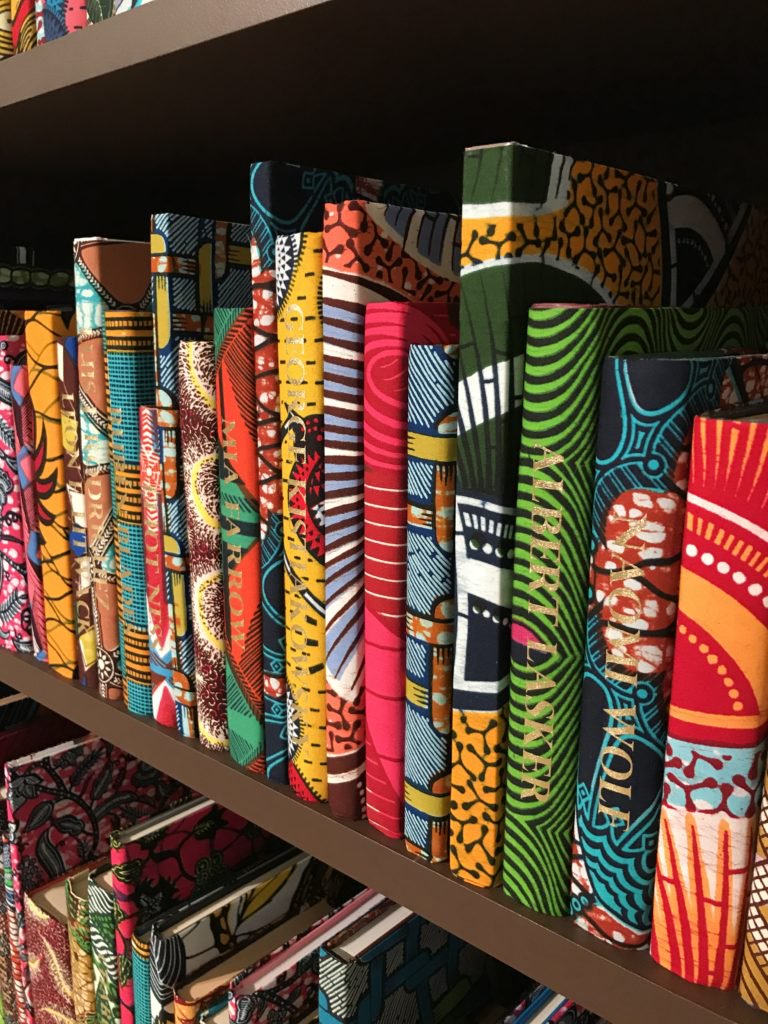 Goodman_Gallery's tweet photo. 'The American Library' (2018) by #YinkaShonibare, a 48-foot-long bookshelf containing thousands of books stamped with the names of first and second-generation immigrants, is an @artnet highlight at Cleveland's #FRONTTriennial - on view until 30 September https://t.co/PPSTmbr7tT https://t.co/rM0nWfxPgs