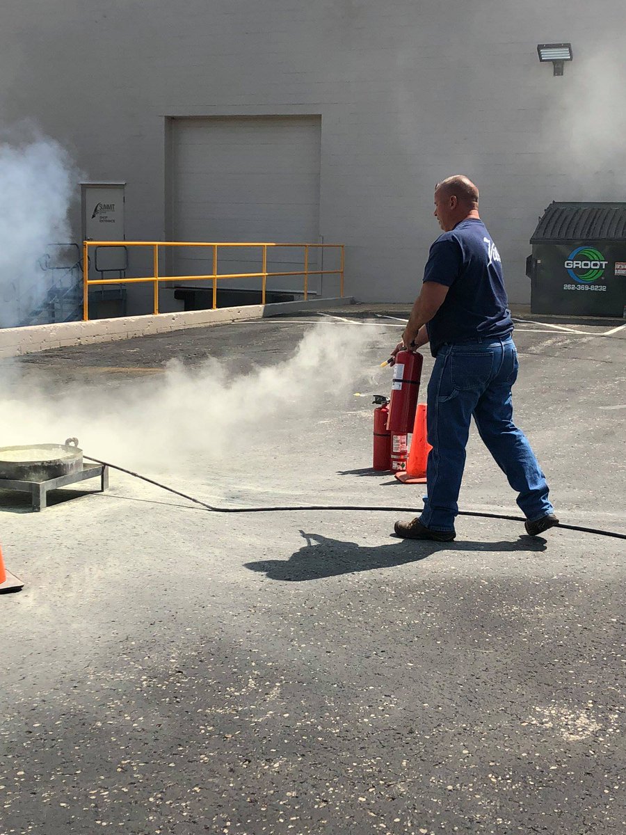 SummitRefrig's tweet image. Let's Meet The Summit Team! ❄️ Doug: Service Technician- He's responsible for providing service work to refrigeration equipment/systems.  Here he is pictured on Safety Day! His favorite things about Summit? The owners of course!