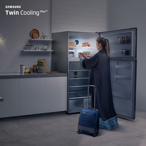 UMG_Electronics's tweet image. أطفئي الثلاجة وخلي الفريزر واستمتعي بإجازة طويلة مع راحة بال واستهلاك طاقة أقل. كل هذا مع خاصية #SmartConverter اللي تتميز بها ثلاجة #TwinCooling من سامسونج