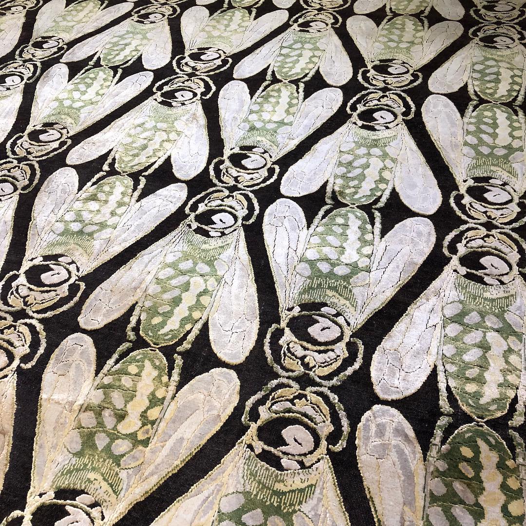 isberian's tweet photo. Buzzzzz. This rug is definitely a favorite around here. From the #RugStar collection 
📷 @henceinteriors https://t.co/fLXQDo3vKQ