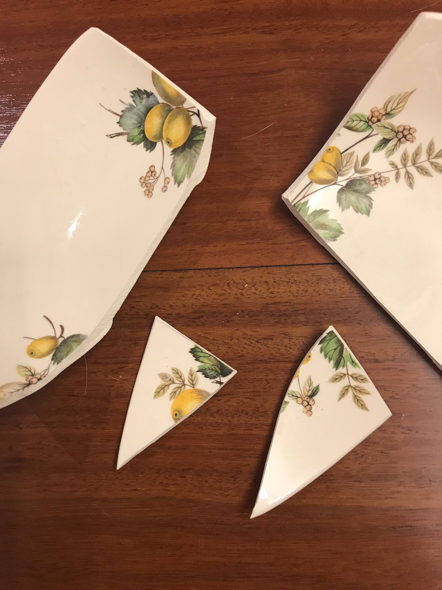 twothumbswriter's tweet photo. Stacking the dishwasher late at night when all the other diners have gone to bed. #ItsOnlyStuff https://t.co/frsEntZvVi