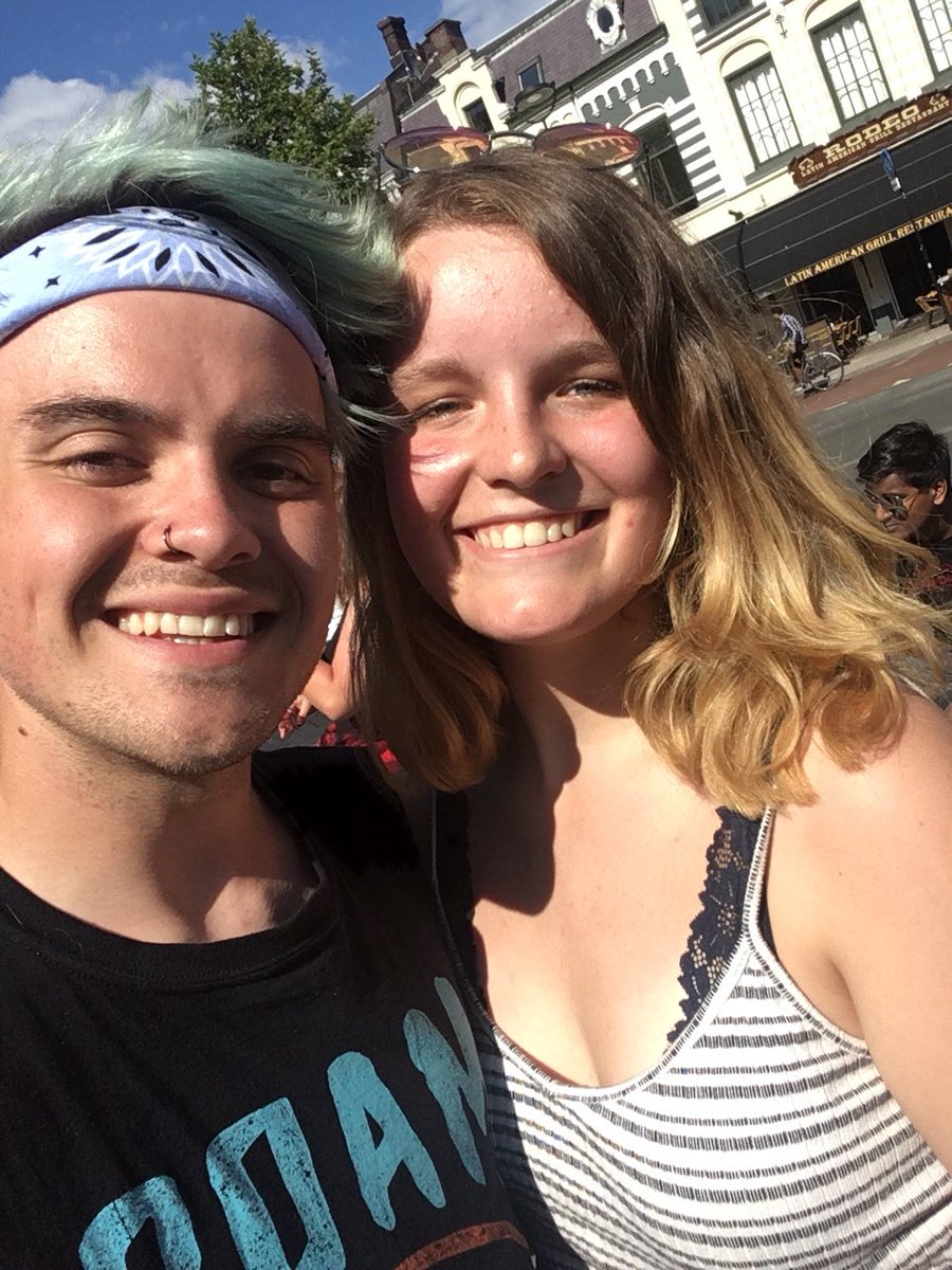 izzyyislame's tweet photo. #WeAppreciateChris hi i love & miss you a whole lot and i cant wait to fly over to warrington to see you again!! 60 days ✈️❤️ @chris_offshore https://t.co/mhHBeZjsSG