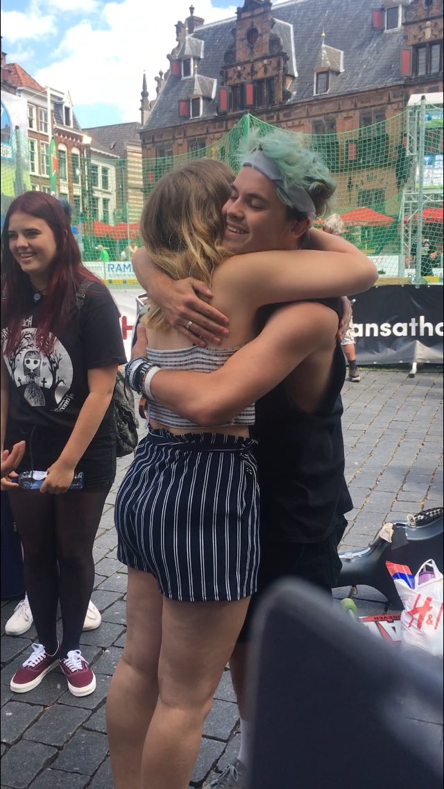 izzyyislame's tweet photo. #WeAppreciateChris hi i love & miss you a whole lot and i cant wait to fly over to warrington to see you again!! 60 days ✈️❤️ @chris_offshore https://t.co/mhHBeZjsSG
