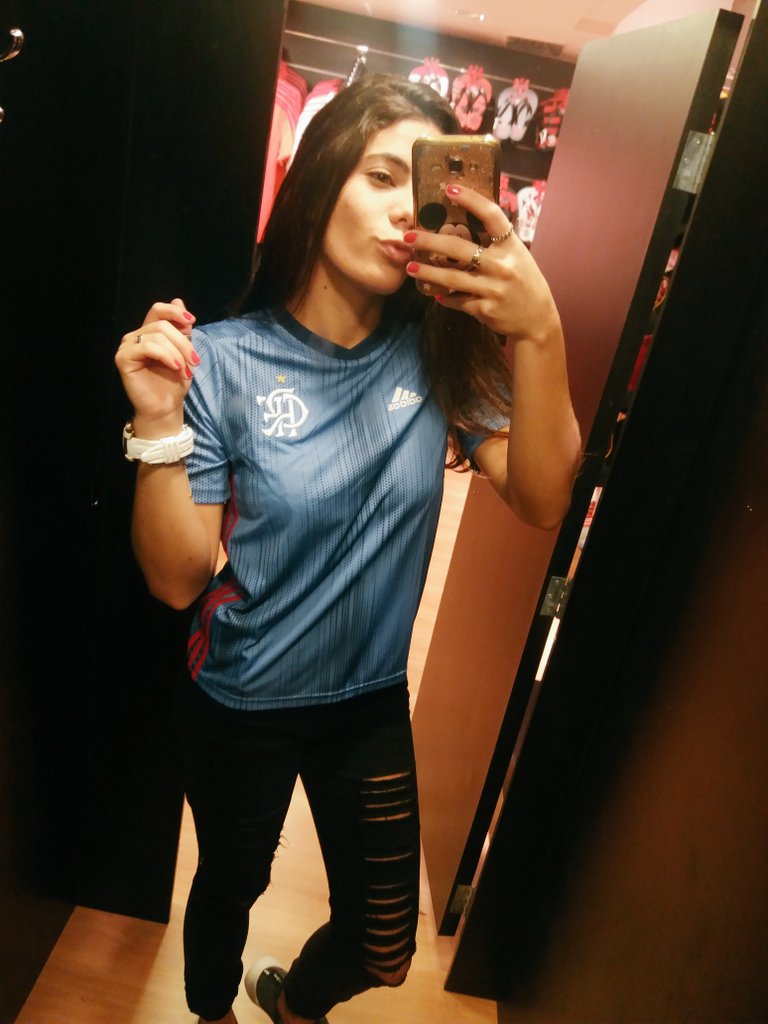 carolbotini's tweet photo. OLHA ELAAAAAAA 💙💙💙
hoje é dia de comer peixe, e de manto novo. Corre aqui na @lojasespacorn do shopp Tijuca e garanta a sua. Me procure!!
@Flamengo
@adidasbrasil
#Fazoteu #chamemaBotini #chamemaCarol https://t.co/FzRml6hgWO