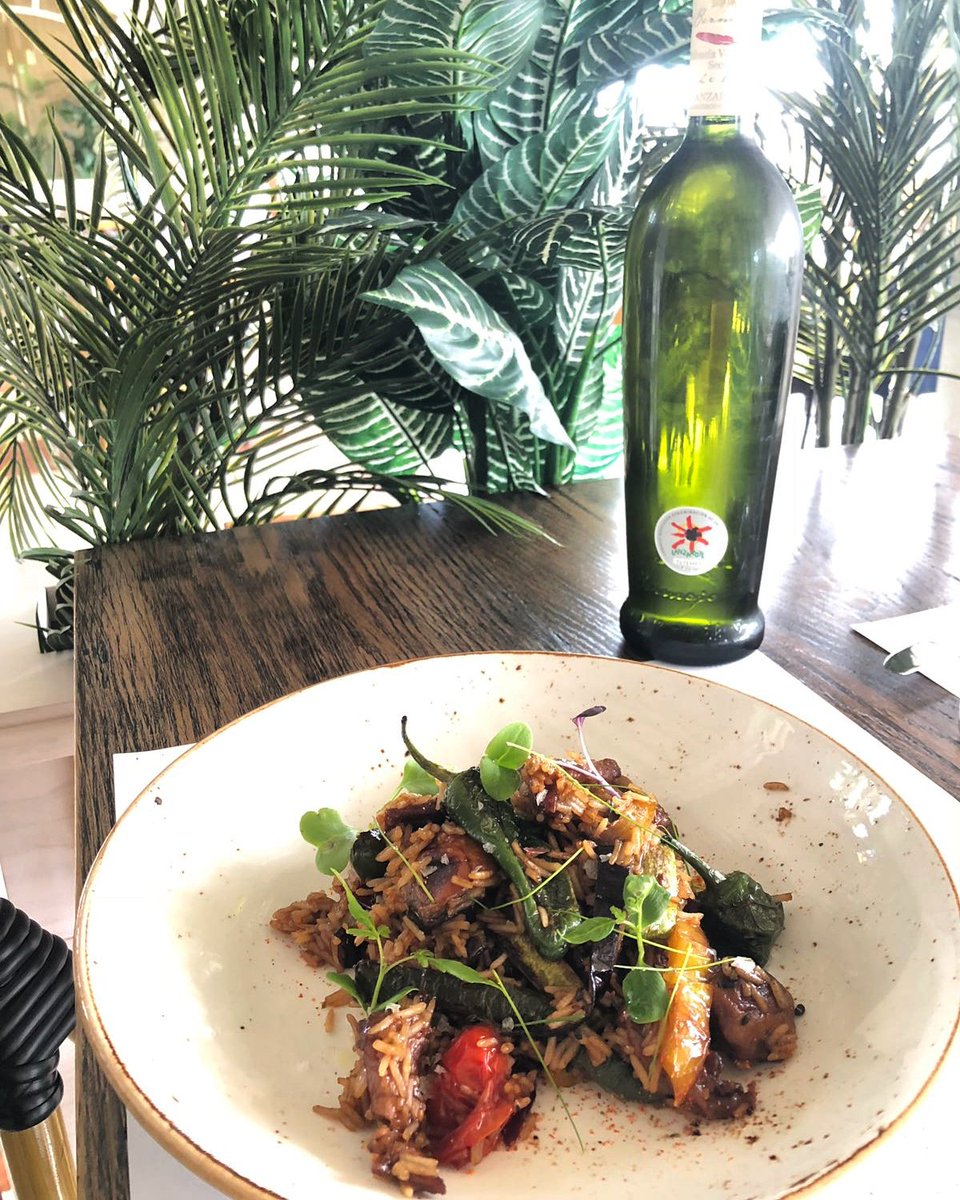 Este #miércoles en #Manso: Arroz frito oriental con verduras salteadas y ternera teriyaki + Otro que elijas de una selección de nuestra si quieres completar tu #menú ejecutivo.
#Manso 
#LasPalmas Aceptamos ticket #restaurante
Reservas@mansolaspalmas.com 
928 367 450 / 648 233 361