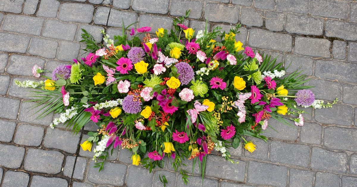 SPFloristry's tweet photo. One of our beautiful Vibrant Casket Sprays. 
#sweetpeafloristy #funeral #funeralflowers #vibrant #vibrantflowers #casket #casketspray #freshflowers #florist #Preston #Blackpool #lancashirehour #northwest #bestflowers #bestfloristinlancashire https://t.co/HS8PdUDRpH