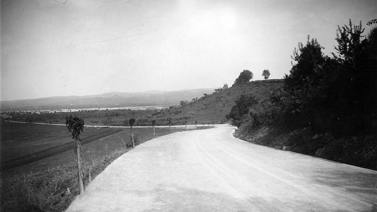 StradeAnas's tweet photo. Sapete che tra la fine dell'800 e l'inizio del '900 c'è un passaggio "dalle #strade bianche alla prima #autostrada"?
Nel 1924 proprio in #Italia fu inaugurata la prima autostrada del mondo: la Milano-Laghi. Leggi la storia visita il sito -> https://t.co/hGliu45sN4
#Muvias https://t.co/Dy1Sc4ljM7
