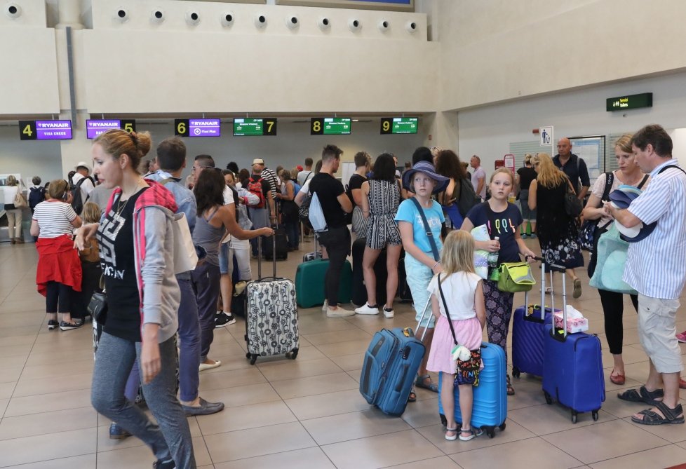 Sciopero Ryanair, ritardi e disagi al Canova di Treviso - Cronaca - Tribuna di Treviso bit.ly/2v6pO2Y