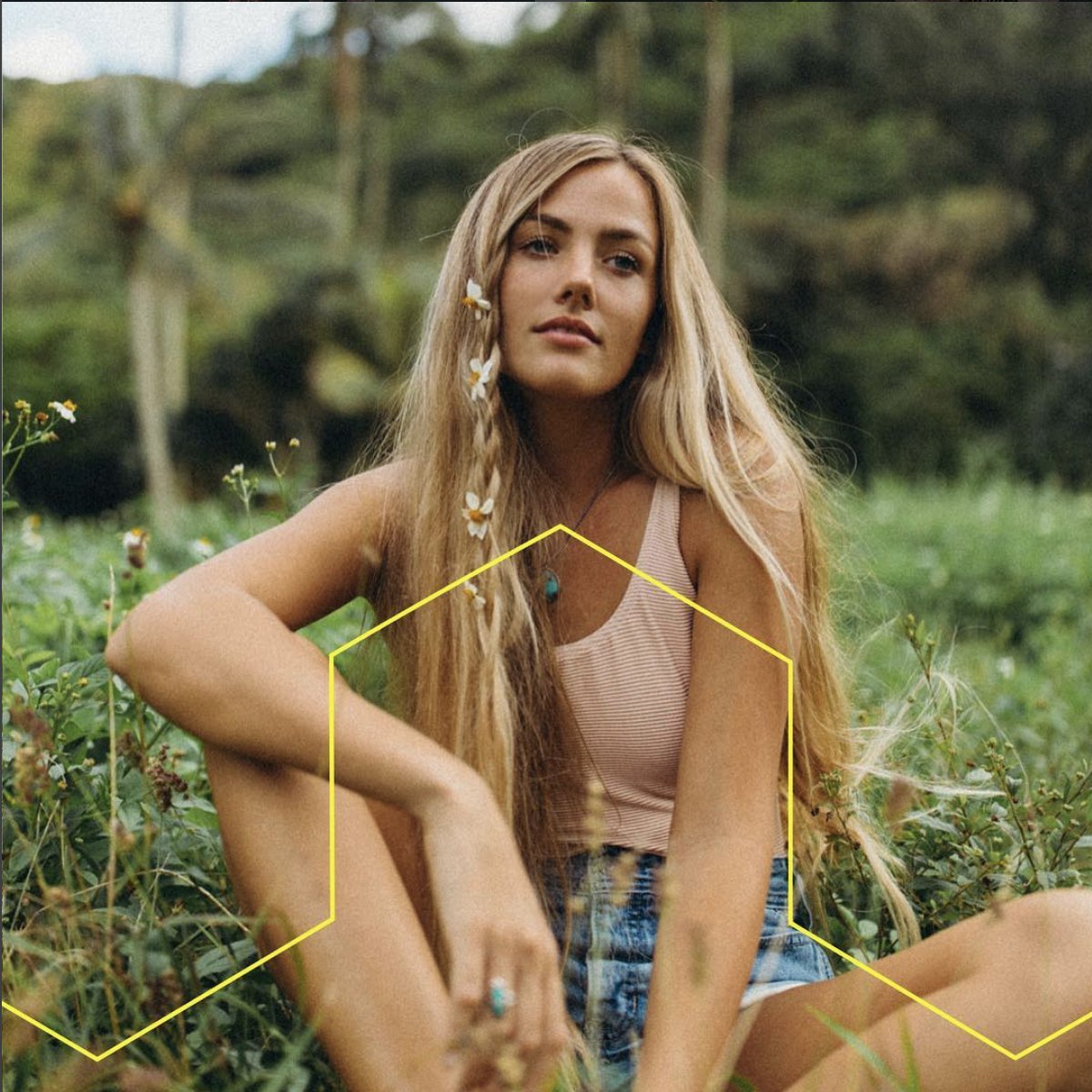Pulseadvertisg's tweet photo. We are thrilled to announce, Heather Goodman, @hbgoodie has joined the #PulseMgmt family! Heather lives in Hawaii with her husband and is known for her photography, gorgeous editing presets, and travel content. #PulseTalent #PulsePower https://t.co/HNruwtlirw https://t.co/c9YKhe55jg