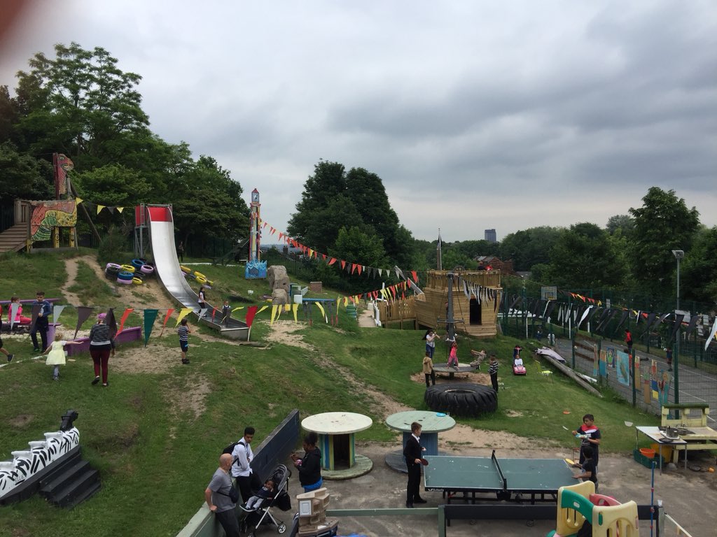 ‘’It’s fantastic to share our learning through <a href="/PitsAdventures/">PitsAdventures</a> community work in an international context, thank you!’’ Patrick Meleady and Steve Pool collaborating with #urbedulive at #UELveniceHub