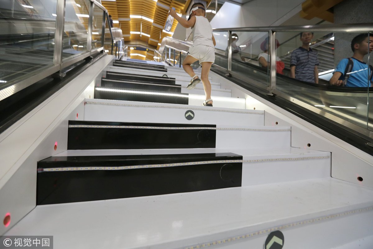 CGTNOfficial's tweet photo. Stairs that look and sound like piano keys have been installed at a subway station in northwest China's Xi'an, letting commuters play music when going up and down the steps https://t.co/yos8YrIjXn