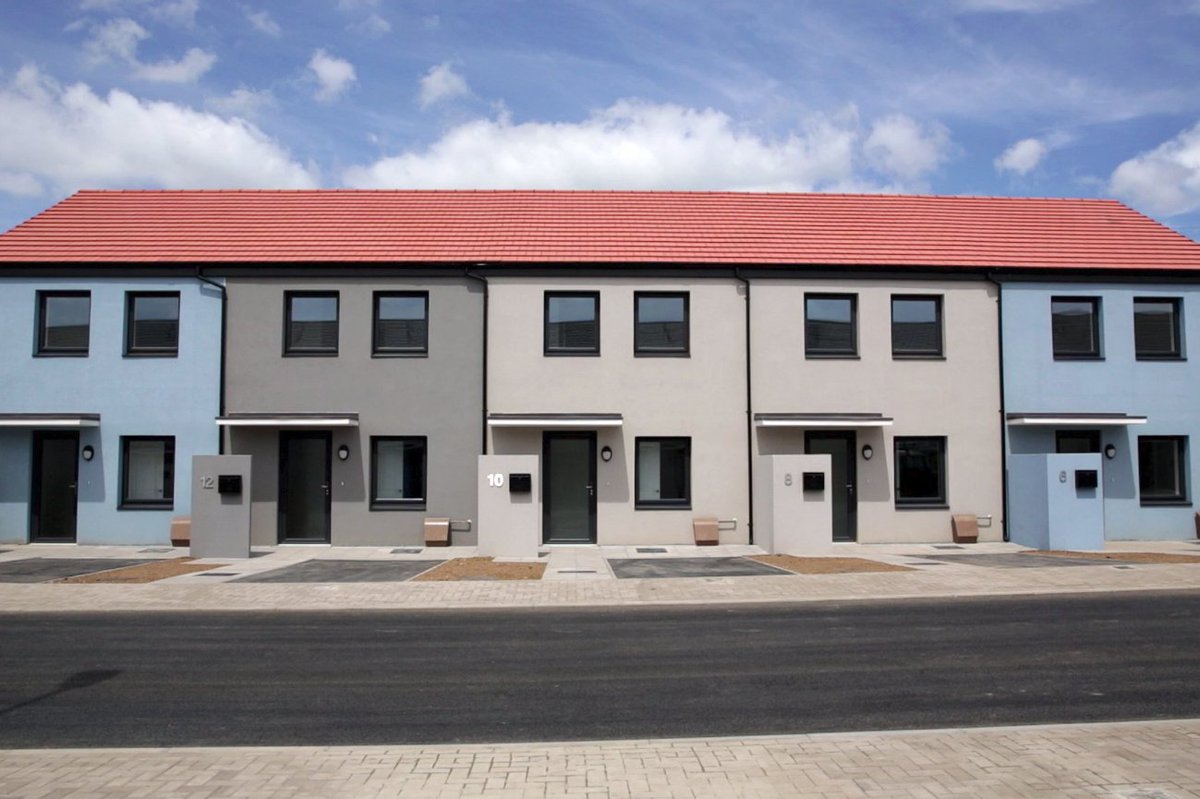 Benx_Ltd's tweet image. External wall #insulation &amp;amp; rainscreen cladding is the future of #energyefficiency &amp;amp; beautifully designed homes. Here are some examples of stunning homes built using SPSenvirowall&apos;s #BOPAS assured #RendaClad system. #construction #WednesdayWisdom #architecture #housing