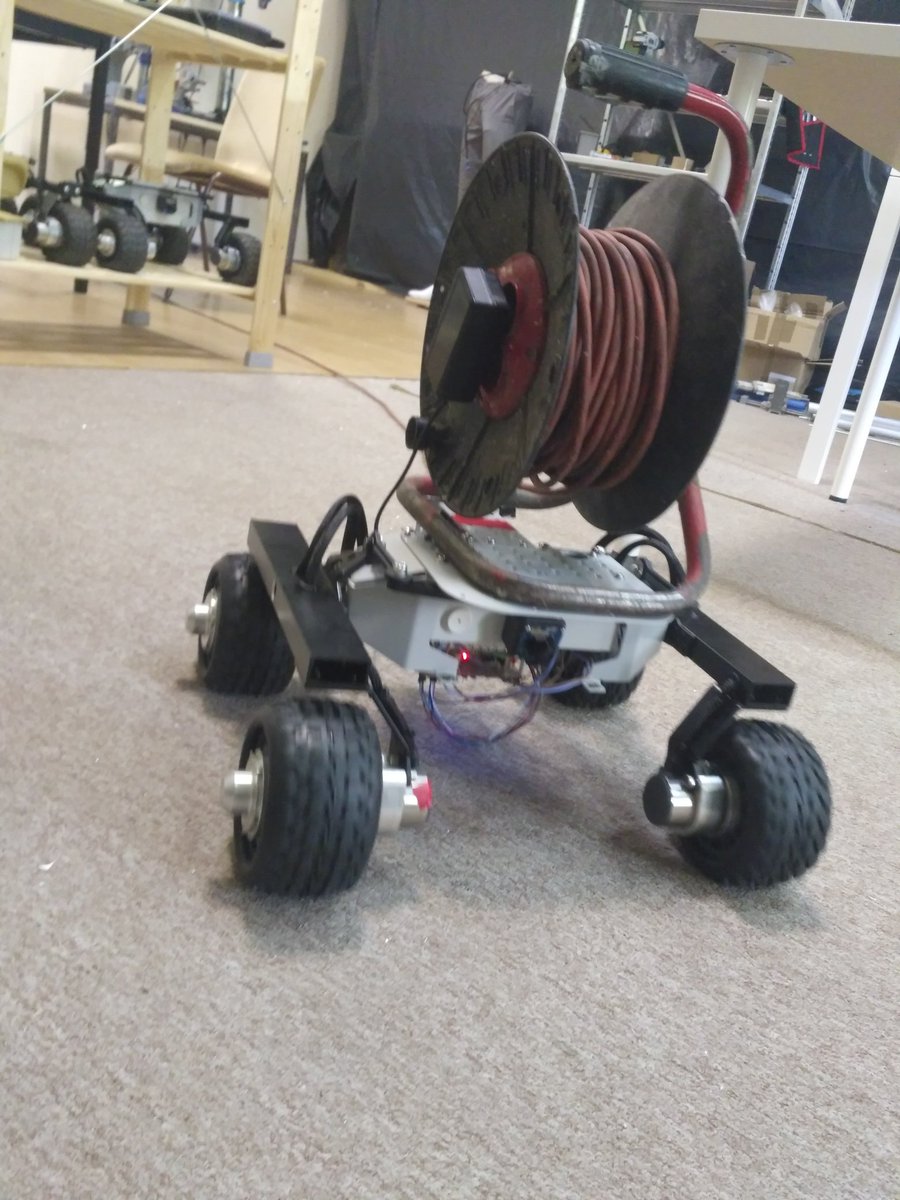 FictionlabTech's tweet photo. When lads fell like testing, but not like using batteries 😂 #IoT #technology #Robotics #Robot #TurtleRover https://t.co/L7YbMIrHUu