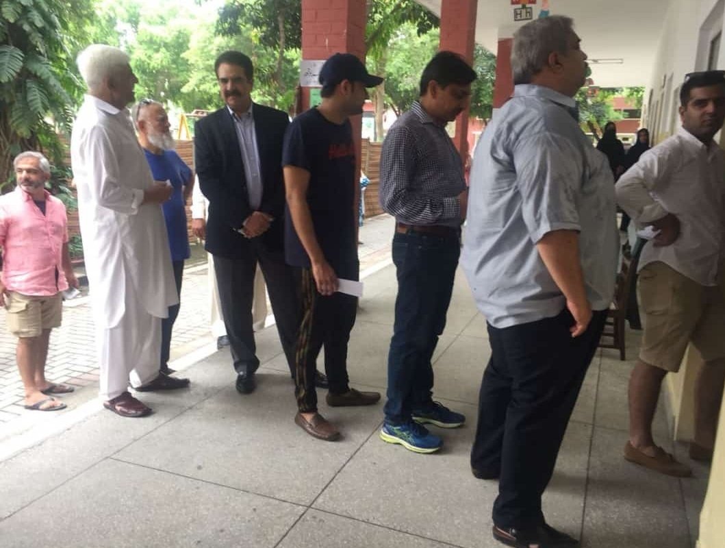 Fahad4014's tweet photo. While most of the celebrities are out of country on this important day for Pakistan, #RaheelSharif is here to cast his vote. 
#ElectionPakistan2018 https://t.co/GuTGhbsmYF