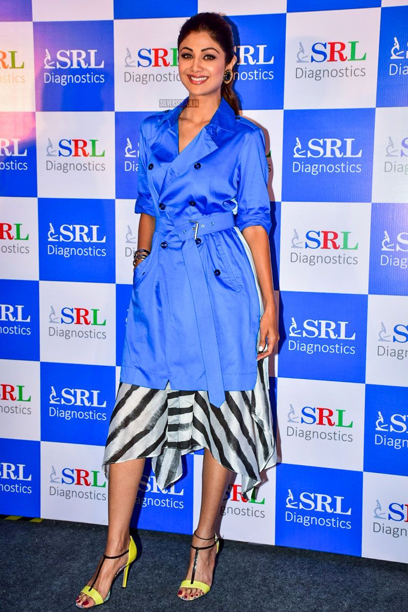 silverscreenin's tweet photo. . @TheShilpaShetty opts for a #bennch outfit for an event in Mumbai. Earrings from @viangevintage and shoes from #vincenziorobertina completed her look.
https://t.co/baE6nGcNYT https://t.co/lUX8rY5vkk