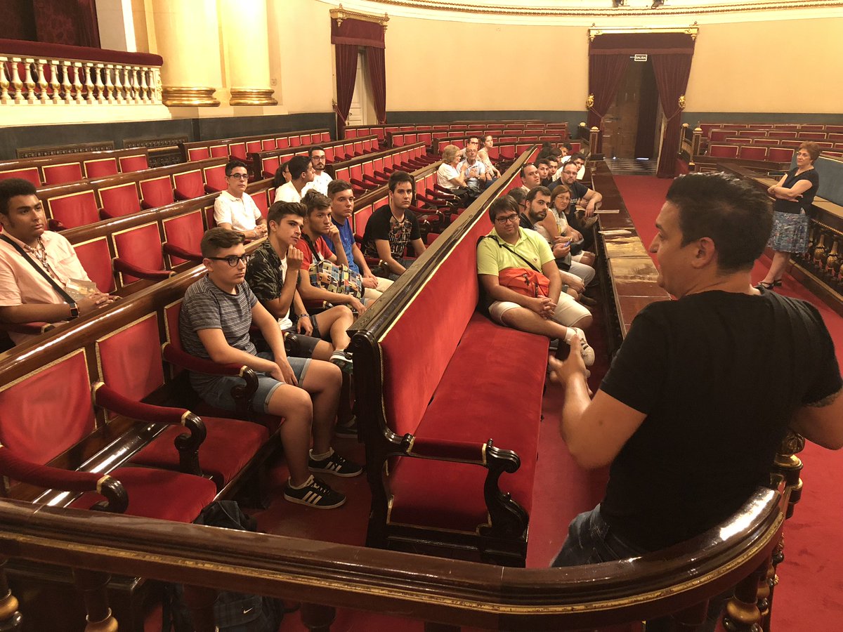 som_compromis_'s tweet photo. 🏛 Moltíssimes gràcies a totes i tots per acompanyar-nos en la visita al Congrés i al Senat. Especialment a @IgnasiCandela i @carlesmulet per ensenyar-nos les Corts generals i tota la gran feia que allí estan realitzant! https://t.co/2OYM6WYDgI