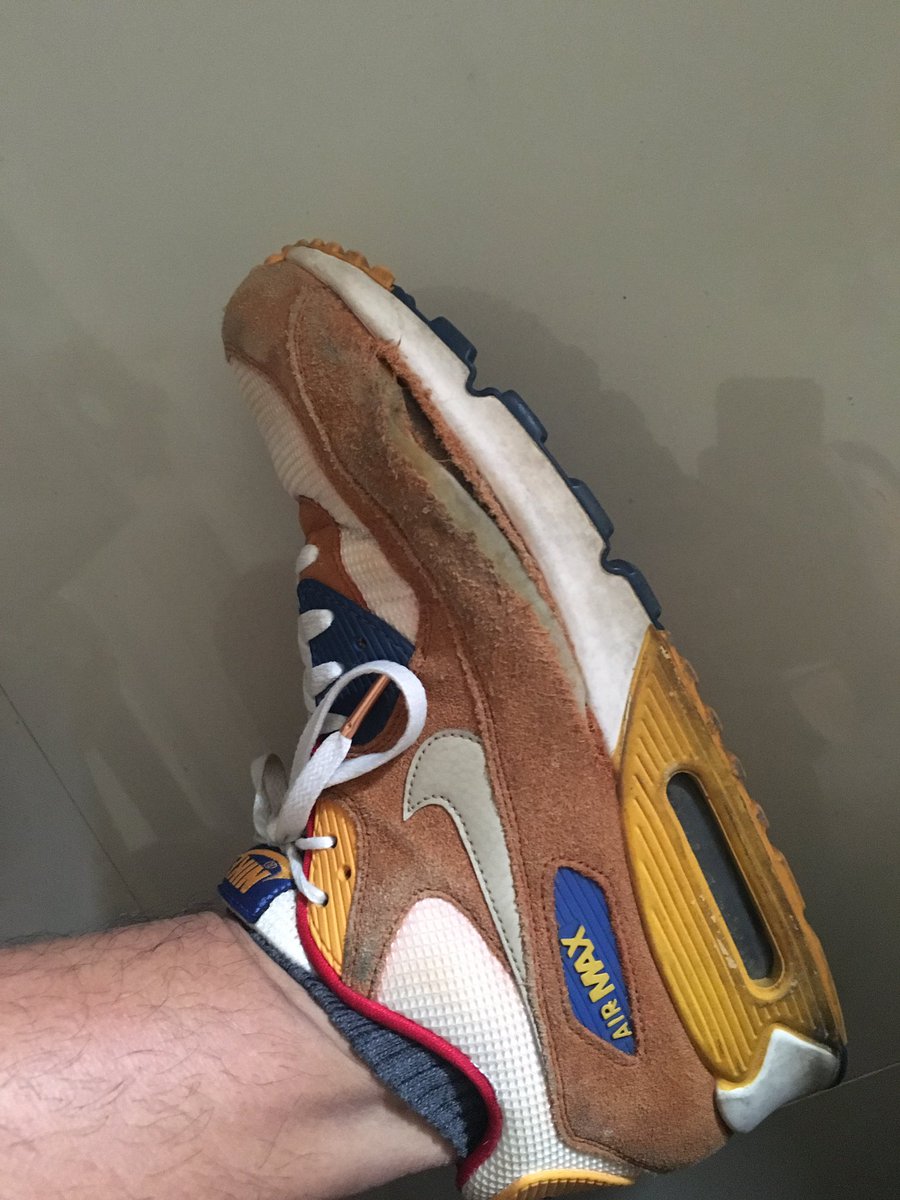 cornykyle06's tweet photo. Really love these shoes even though they're trashed 💖😕
👟: Nike Air Max 90
#badownership #lessonlearned💯 https://t.co/micQRZ4vZL