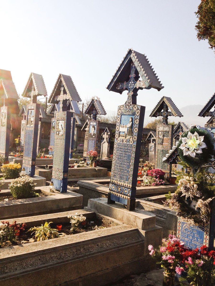 DictWalking's tweet photo. Merry Cemetery: This cemetery in the village of Săpânța, Maramureş county, Romania...
More: https://t.co/TUjCMDErdS
#trave #walkingdict #voyage #romania #maramures #cemetery #merrycemetery https://t.co/XghCcPCCnZ
