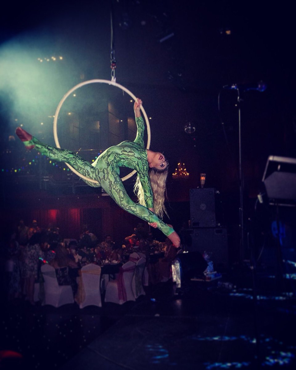 AnnaWaters_'s tweet photo. Tiki Madness Ball for #CHUF 💚 #aerialhoop #aerial #performer #aerialist #entertainment #showgirl #sunderland https://t.co/ApeZs3VaGe