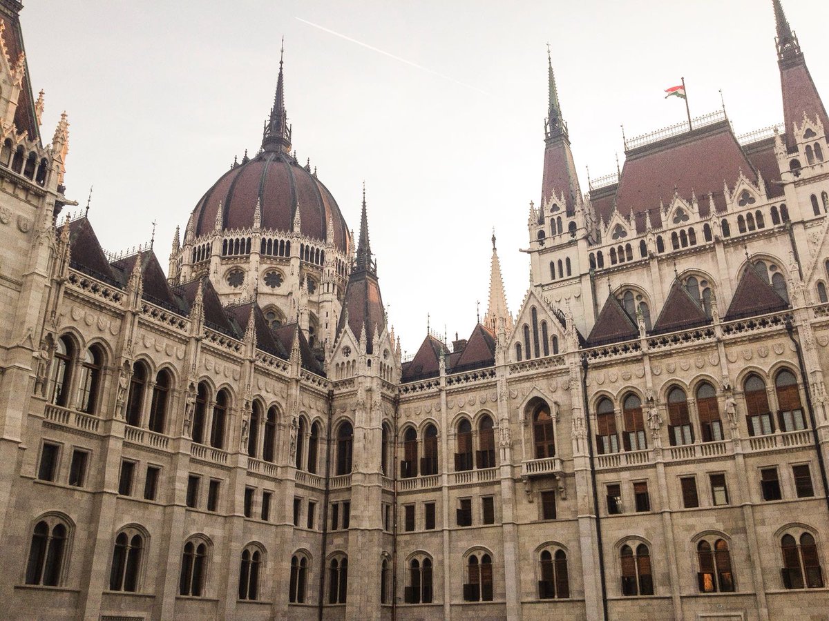 DictWalking's tweet photo. Hungarian Parliament Building: The building, at the same height as Saint Stephen's Basilica, symbolizes the balance between this equality and the state affairs...
More: https://t.co/TUjCMDErdS
#travel #walkingdict #voyage #hungary #budapest #architecture #parliamentbuilding https://t.co/h5nYWxHZDl