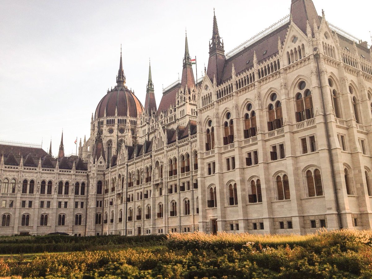 DictWalking's tweet photo. Hungarian Parliament Building: The building, at the same height as Saint Stephen's Basilica, symbolizes the balance between this equality and the state affairs...
More: https://t.co/TUjCMDErdS
#travel #walkingdict #voyage #hungary #budapest #architecture #parliamentbuilding https://t.co/h5nYWxHZDl