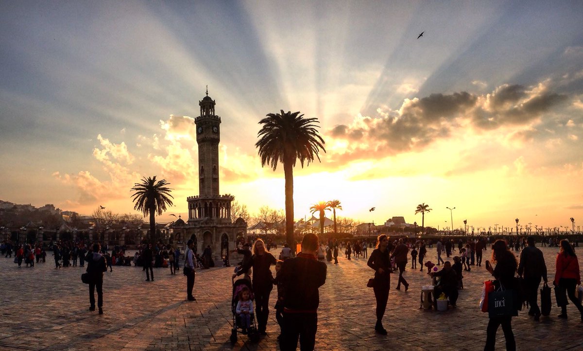 DictWalking's tweet photo. Clock Tower: The clock is the last German Emperor II. Wilhelm's gift. It is said that this clock has only been stopped once since the year it was founded (1901).
More: https://t.co/TUjCMDErdS 
#travel #passenger #walkingdict #voyage #turkey #izmir #clocktower #sunset #evening https://t.co/f8JeabJM7t