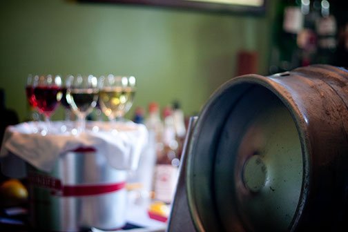 If you love to enjoy a glass of wine with friends, you will love a wine tasting evening here at The Manor Country Estate! 🍷