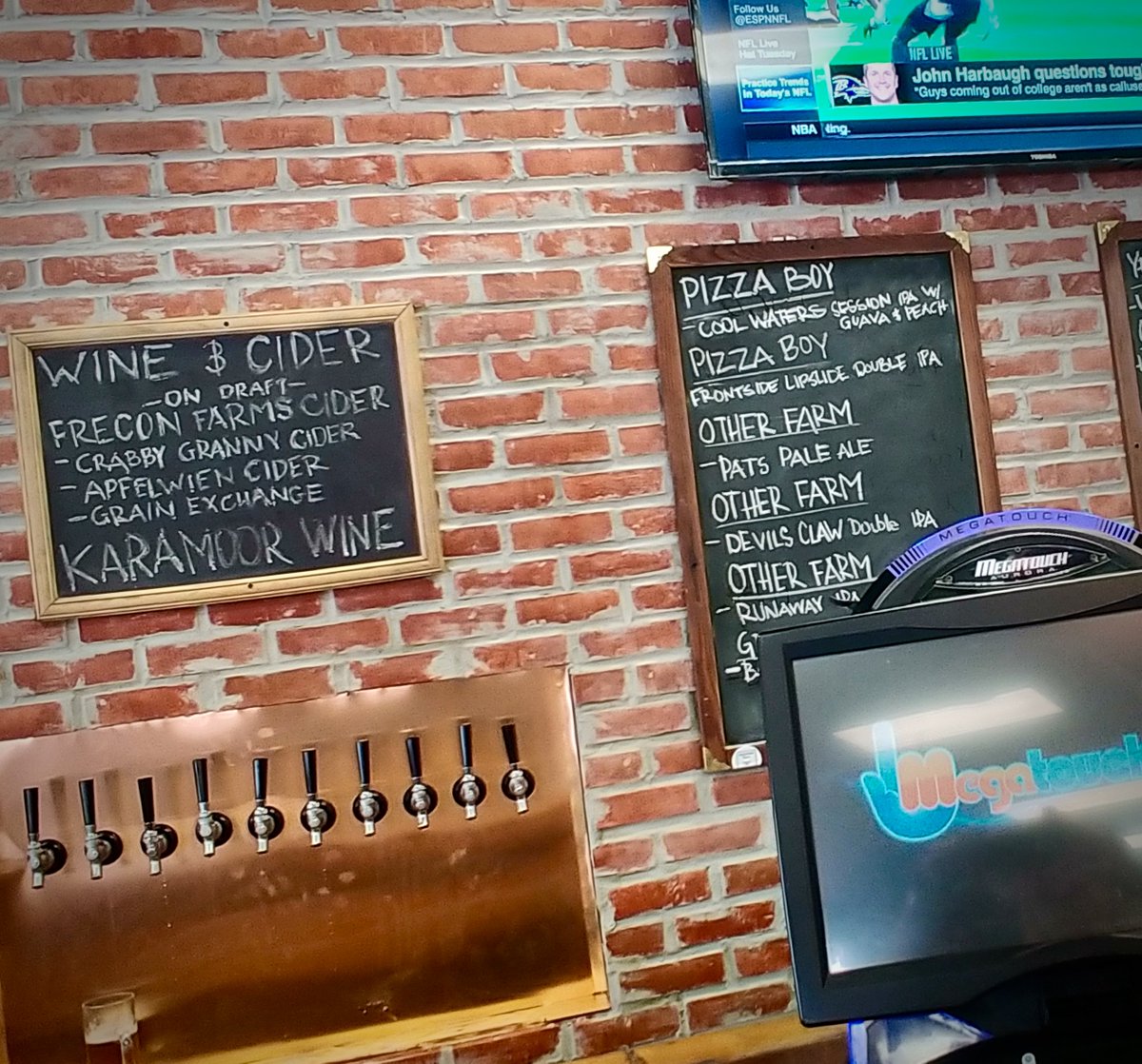 KaramoorEstate's tweet photo. @NONNASPIZZATAVERN 7200 Germantown Ave., Mt. Airy, PA 19119 @KaramoorEstate WINES NOW ON TAP #pizza #karamoorwine #billiards #pinball #nocorkneeded NOW OPEN @NONNASPIZZATAVERN #cresheimvalleygrainexchange #coopermansdeli #jessandmarvincookininmtairy https://t.co/wqpuOZwuJb