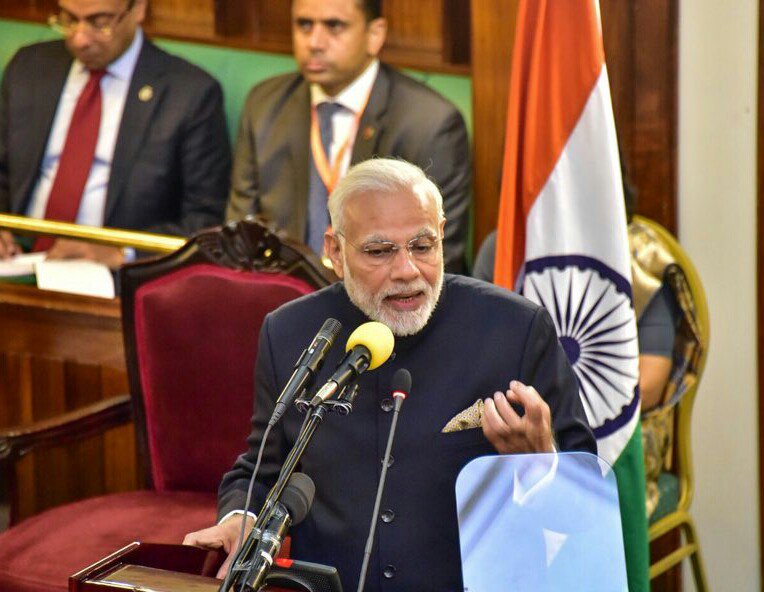 JoshMushwa's tweet photo. @narendramodi : We fought against colonialism together, we shall fight for prosperity together.
India will support Uganda in building of infrastructure, improving education & building of Indian Health centres in Uganda.
#IndianPMVisits
#ModiUg
#SpecialSitting https://t.co/3Gz82IAxJK