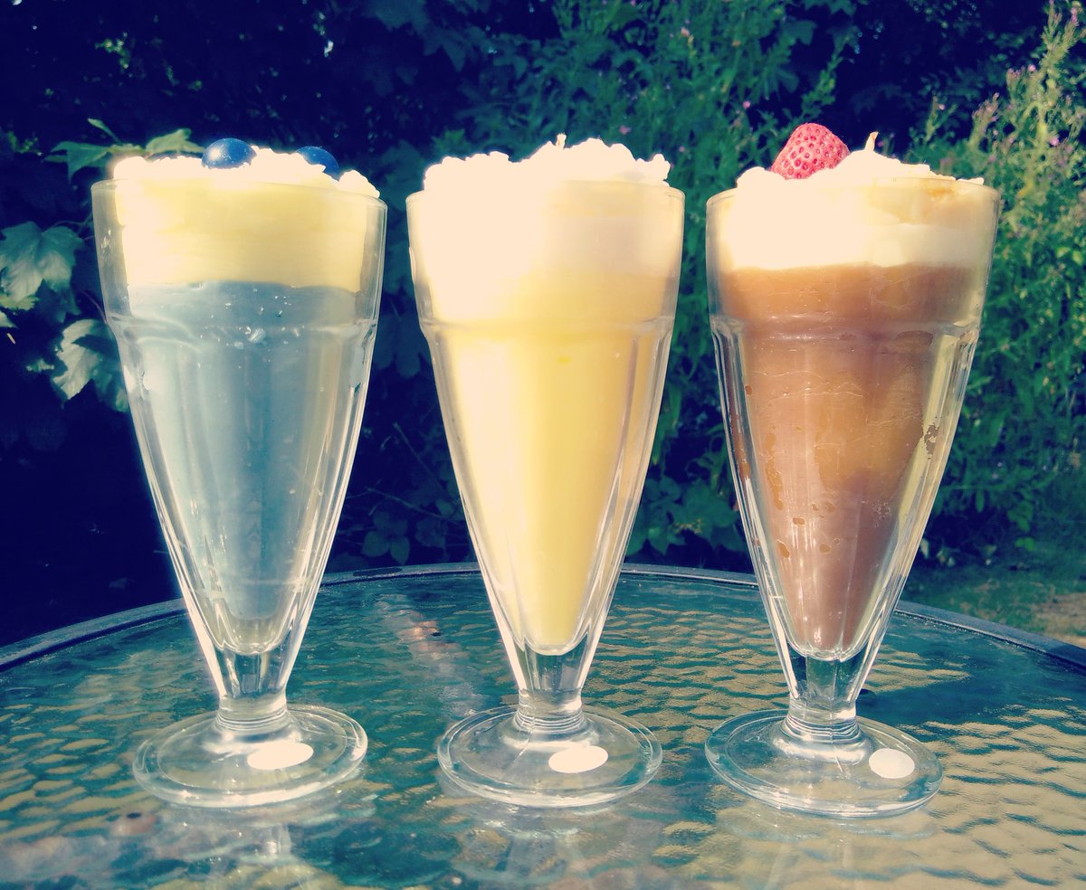 Perfect for summer - ice cream sundae candles! Available in blueberry, vanilla and chocolate flavours :)