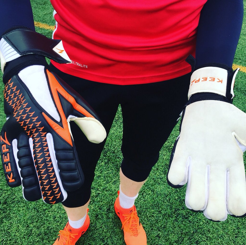 Sokprokent's tweet photo. That look when you get your hands on the new Keepz gloves, which are exclusive to the academy. Great work and improvements as always @sokpro ππ½ππ½ππ½ππ½ #keepz #goalkeeping #gloves #goalkeepinggloves @Keepzgloves https://t.co/5wSqnOVcAD