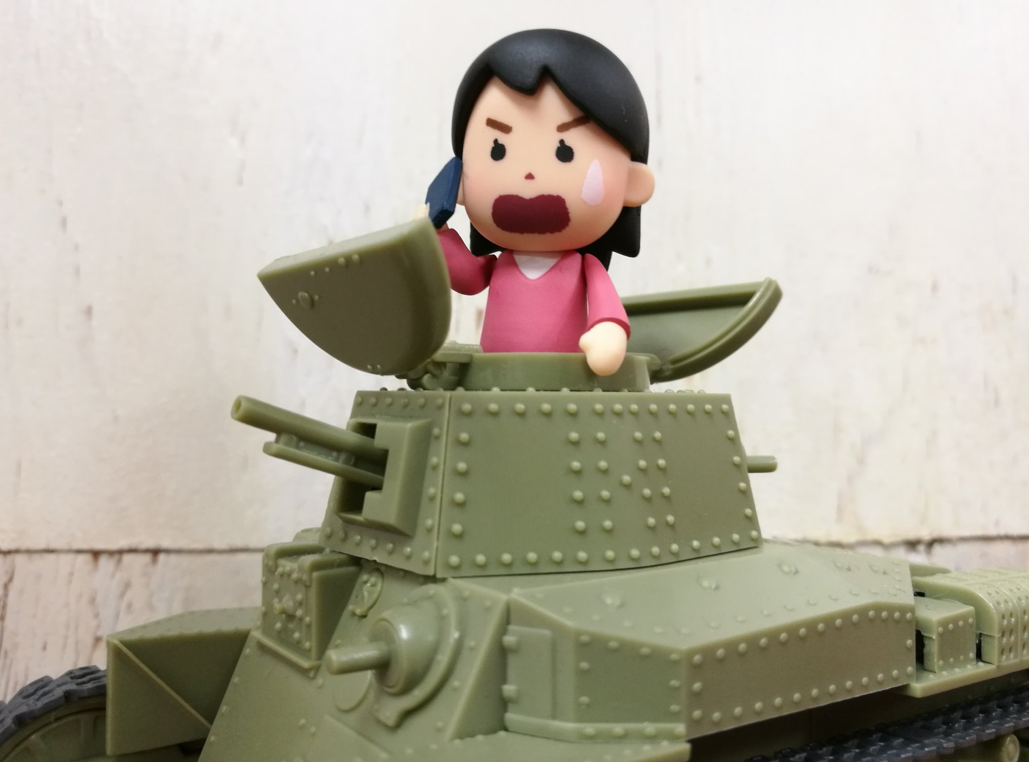 Uzivatel 田中ヒロ メカスマ Na Twitteru 戦車の上で通話する女性 おもちゃと絡めても楽しい 立体 いらすとや ぜひワンフェスでgetしてください 写真の ねんどろいどもあ 八九式中戦車 はテストショットなので実際の商品とは異なります いらすとや