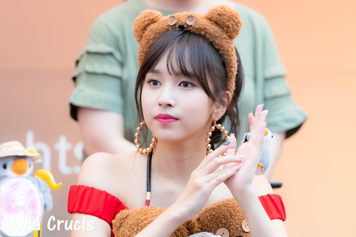 AlphaCrucis0324's tweet photo. 180722 팬사인회 스타필드 하남 중앙보이드 광장 사인회 2 #MINA #미나 #ミナ #名井南 #TWICE #트와이스 https://t.co/kXdvBGXs2S