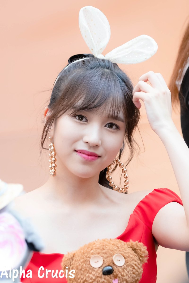 AlphaCrucis0324's tweet photo. 180722 팬사인회 스타필드 하남 중앙보이드 광장 사인회 2 #MINA #미나 #ミナ #名井南 #TWICE #트와이스 https://t.co/kXdvBGXs2S