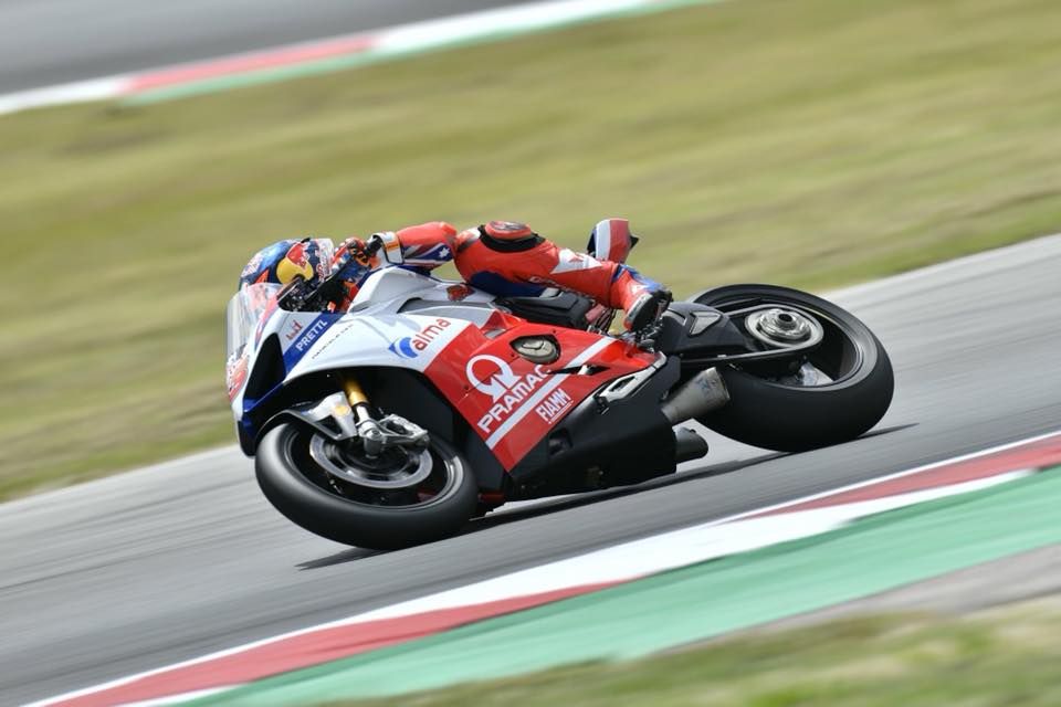 DucatiFrance's tweet photo. Le Panigale V4 S (livrée exclusive) que @jackmilleraus a piloté durant la Race of Champions est maintenant mise aux enchères sur: https://t.co/He2WRYB4fm
#Ducati #WorldDucatiWeek #WDW18 https://t.co/vm26D0kFIJ