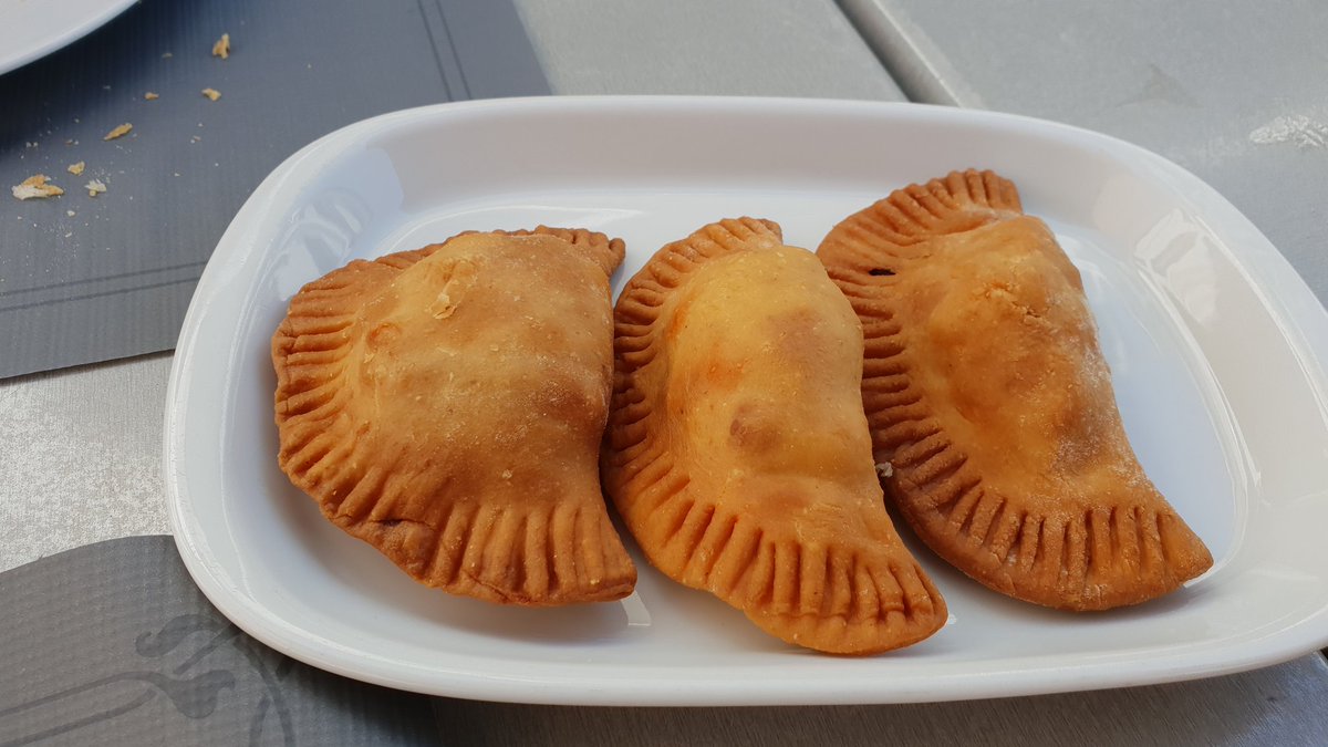 fartucate's tweet image. Bonito en escabeche con ensalada de tomate, empanadillas de Zorza y tortilla de bacalao en #Nordestada #TapiaDeCasariego #Asturias #TapiaEnamora 
Relación cantidad/calidad/precio insuperable.
Recordamos última crónica sobre este local aquí 👇
fartucate.net/nordestada-tap…