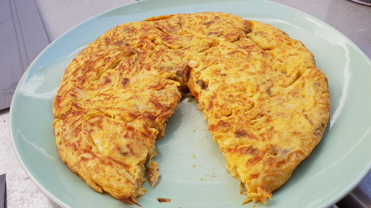 fartucate's tweet image. Bonito en escabeche con ensalada de tomate, empanadillas de Zorza y tortilla de bacalao en #Nordestada #TapiaDeCasariego #Asturias #TapiaEnamora 
Relación cantidad/calidad/precio insuperable.
Recordamos última crónica sobre este local aquí 👇
fartucate.net/nordestada-tap…