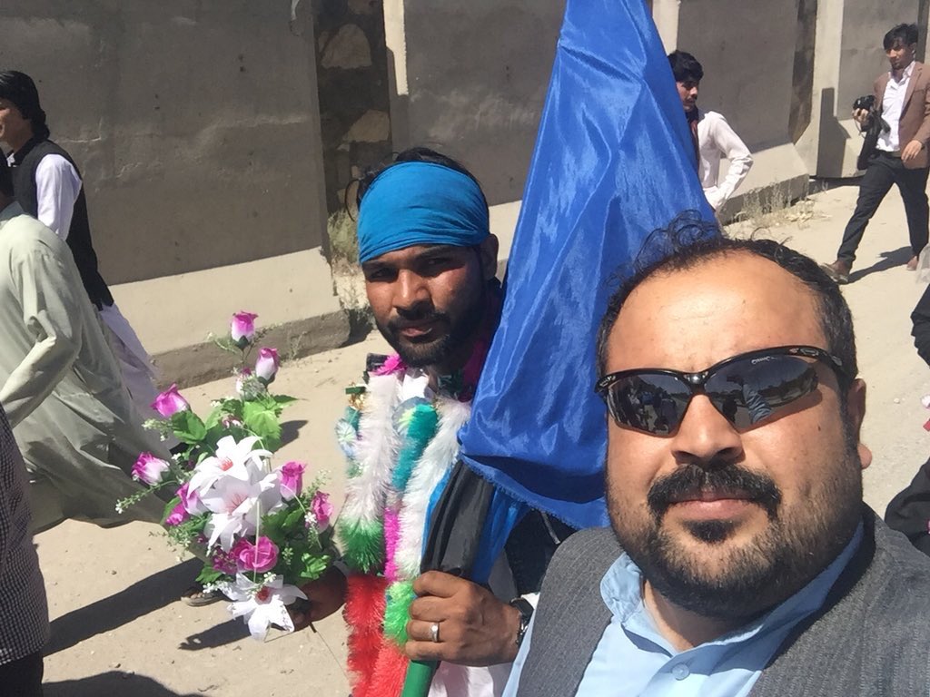 Afghan_PM's tweet photo. #AfghanProtectionMovement members with Afghan refugee foot walk from peshawar to Kabul call for ceasefire and peace,@UN @UnitedStates @Reuters @realZalmayMK @Refugees @zola614 @UNHumanRights https://t.co/s5w83dUHs9